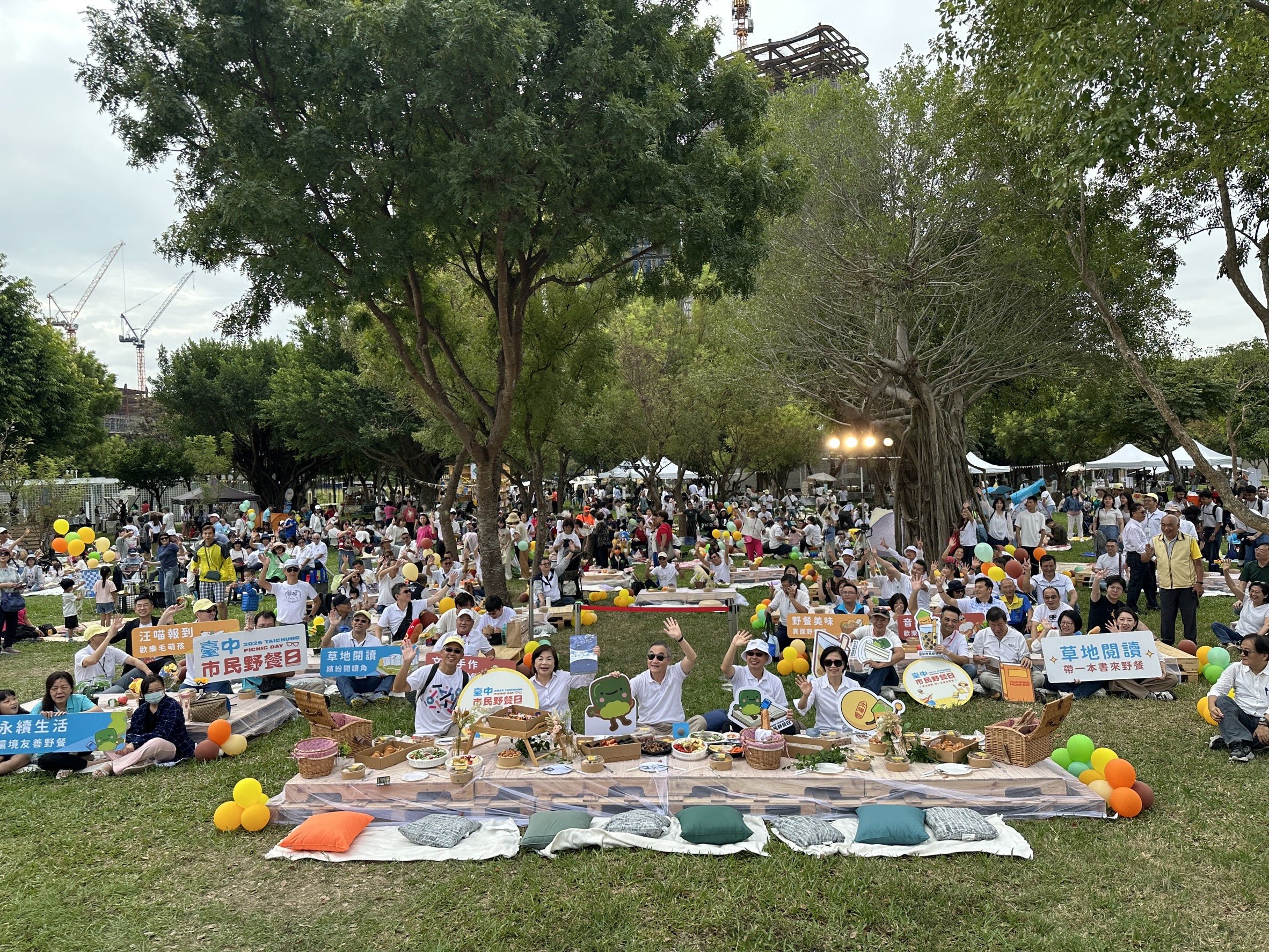 01 %E7%AA%81%E7%A0%B426%E8%90%AC%E4%BA%BA%E6%BD%AE%E5%86%8D%E5%89%B5%E6%96%B0%E7%B4%80%E9%8C%84 %E5%8F%B0%E4%B8%AD%E5%B8%82%E6%B0%91%E9%87%8E%E9%A4%90%E6%97%A5%E5%85%A8%E5%B8%8229%E5%8D%80%E7%86%B1%E6%83%85%E9%9F%BF%E6%87%89%E5%85%B1%E5%BA%A6%E8%8D%89%E5%9C%B0%E9%96%B1%E8%AE%80%E6%99%82%E5%85%89