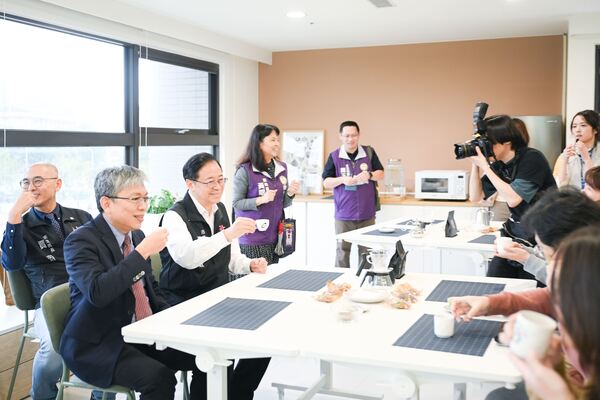 楊梅心理衛生中心揭牌啟用 張善政:持續挹注資源照顧市民身心健康 6 f 29144988 1