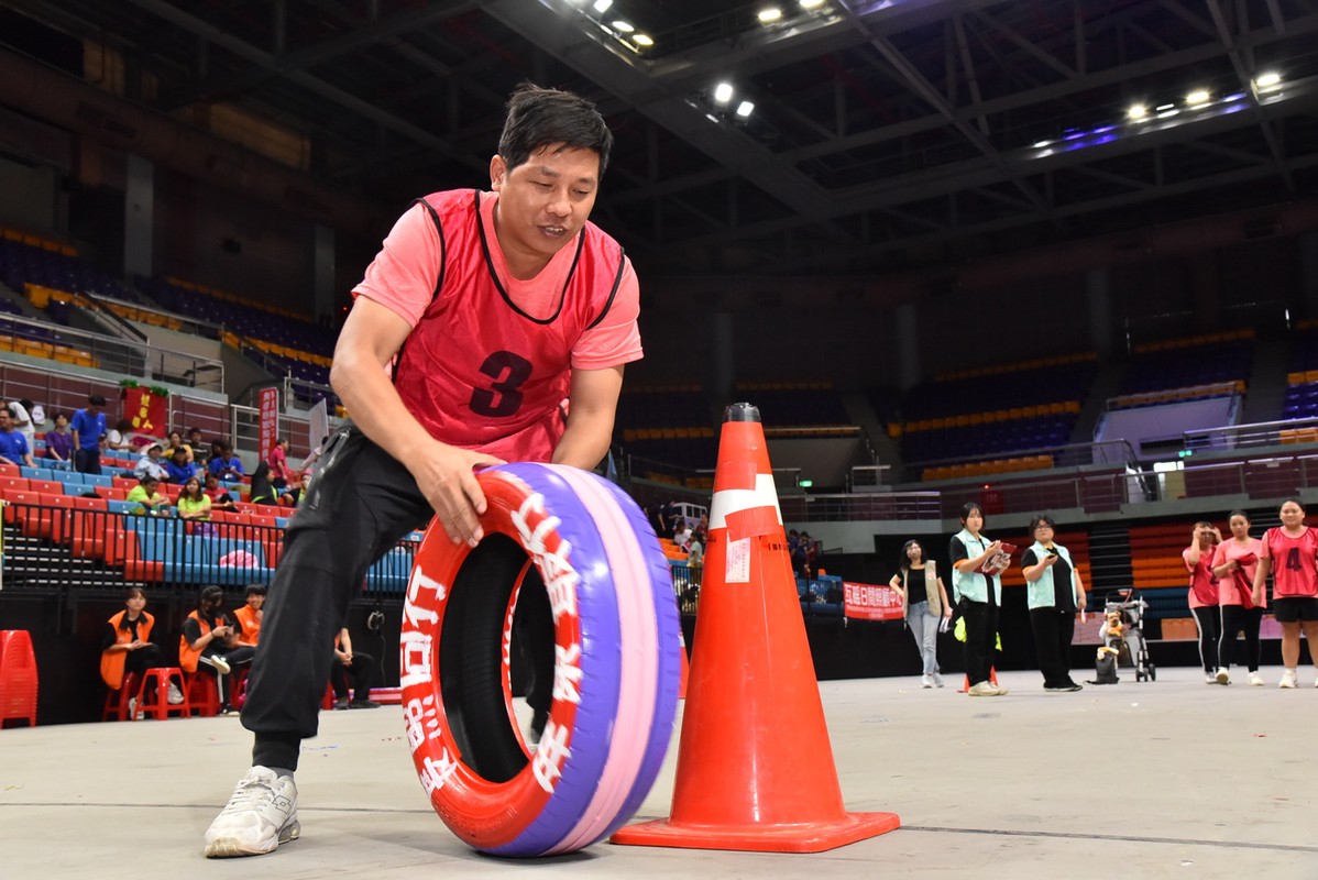 「114 年屏東縣長照人員運動會」 創意滿點!千人齊聚揮汗伸展 7 cd13dea0 ee1b 4f0a a09b cbf640f9c4a5 176223117489303279000566982