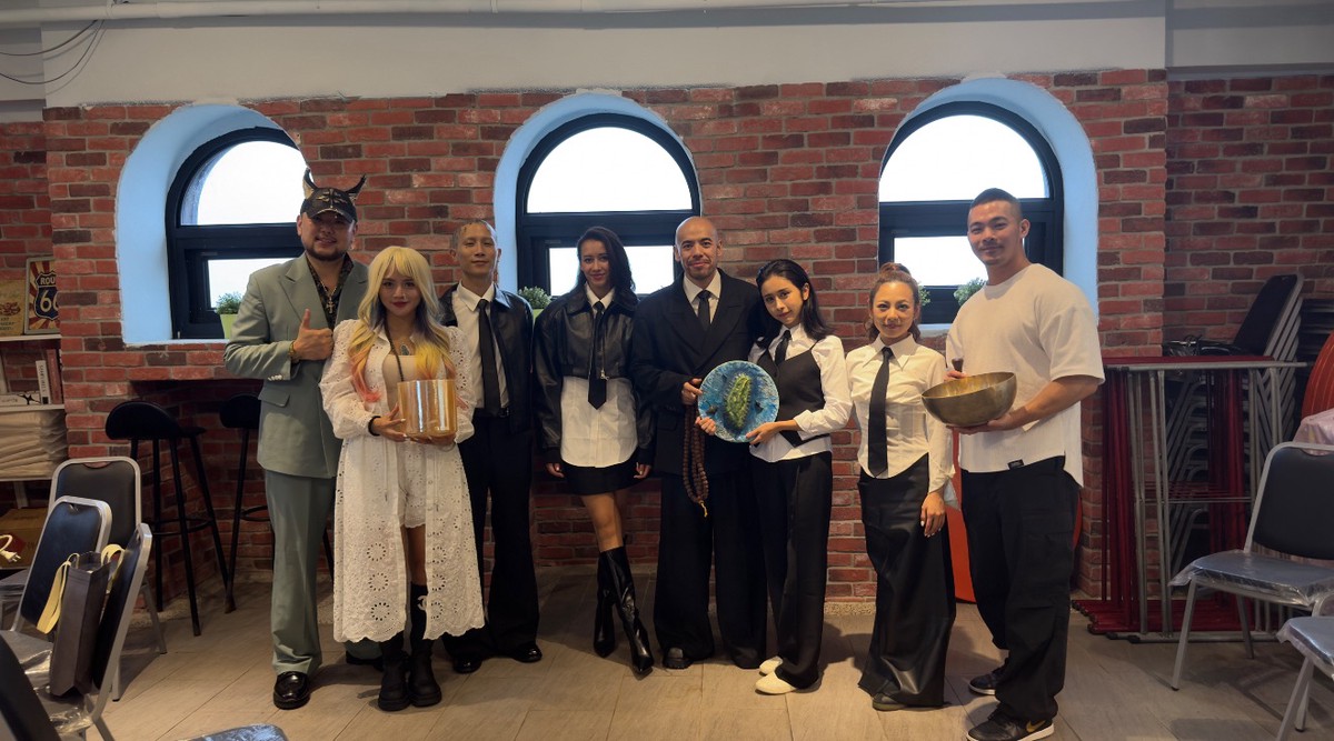 阿卡莎納台灣顯化奇蹟課程 從億萬富翁轉型國際靈性講師變身國際歌手 混亂時代只想翻轉更多人生命 9 e673bc09 11f7 4f4a ab0e b7ff641f2283 176240493310203113708481861