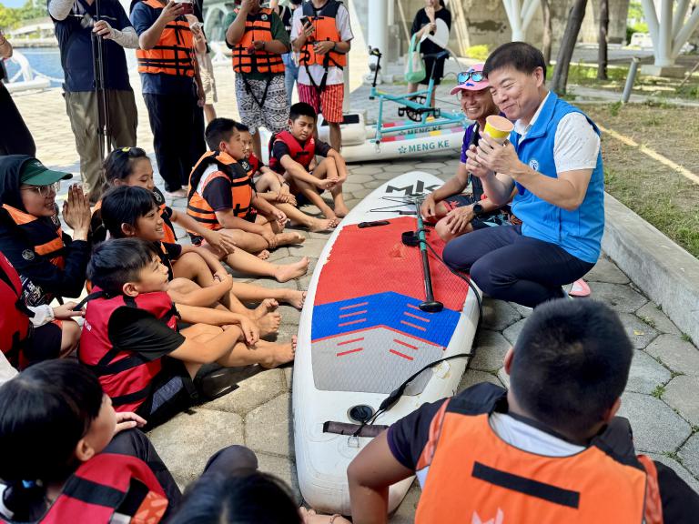 海洋局海洋環境教育向下扎根 原鄉學童愛河灣親海體驗 6 20251106164652 f86fe305