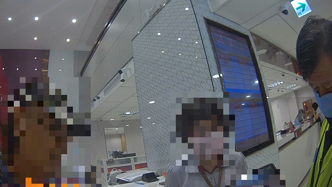 0歲朱姓男子 - 報新聞 Mega News ▲圖說:70歲朱姓男子誤信詐團,欲匯款投資黃金大賺一筆,幸好銀行員發現異常報警攔阻 (圖/台中市政府 提供)