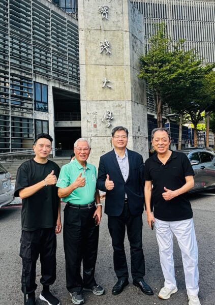 前電影處長陳志寬領軍「亞威AI商務應用教育學院」 AI神助攻讓大導演朱延平也驚呼! 5 20251107002147 57 423x600 1