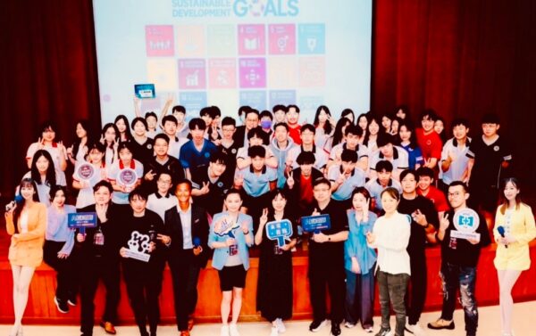 前電影處長陳志寬領軍「亞威AI商務應用教育學院」 AI神助攻讓大導演朱延平也驚呼! 6 20251107002217 30 600x377 1