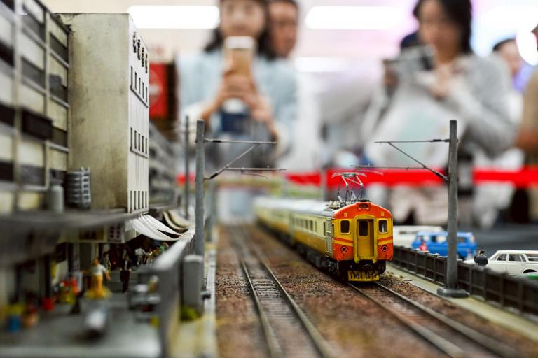 藍皮列車再出發!富岡鐵道藝術生活節登場 張市長邀民眾共乘時光旅程 5 20251107064828 655e9219