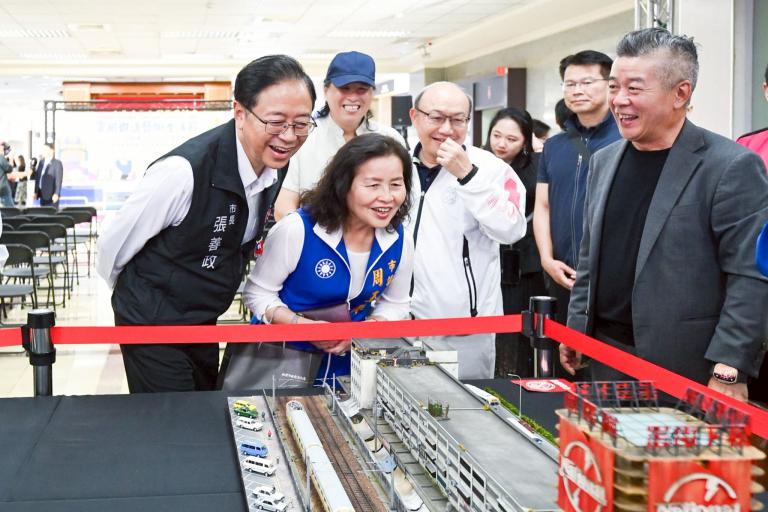 藍皮列車再出發!富岡鐵道藝術生活節登場 張市長邀民眾共乘時光旅程 6 20251107064913 0a3e11b7