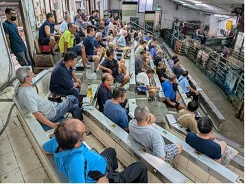 高雄市肉品市場今日恢復拍賣 價格穩定供應充足 3 20251107190223 61edb8be