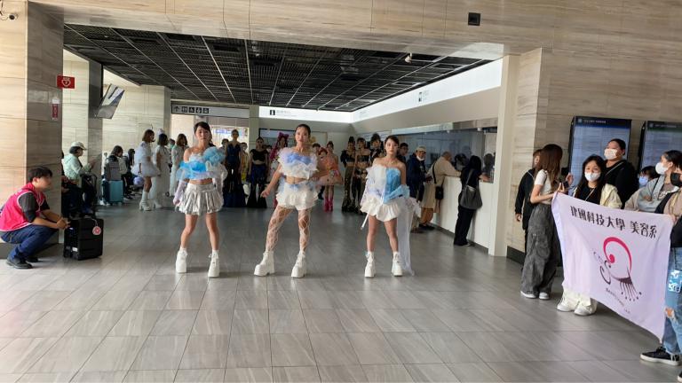 建國科大驚豔彰化火車站 預告《無盡視界》畢業成果展 5 20251108000959 1ae7cd9f