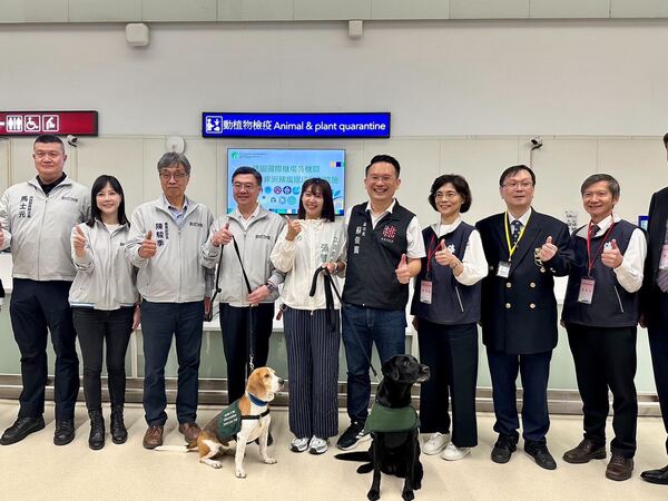 卓揆率隊赴桃機視察邊境防疫 蘇俊賓呼籲中央與地方共同面對、合作解決 16 f 29155564 1