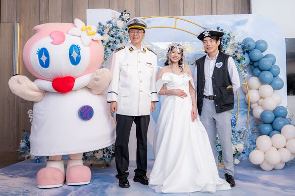 桃市「海洋奇緣」市民聯合婚禮 張市長化身船長帶領新人航向幸福 7 f 29158441 1