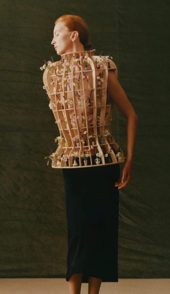 The Narcissist00002 - 報新聞 Mega News The Narcissist00002 594x1024 1