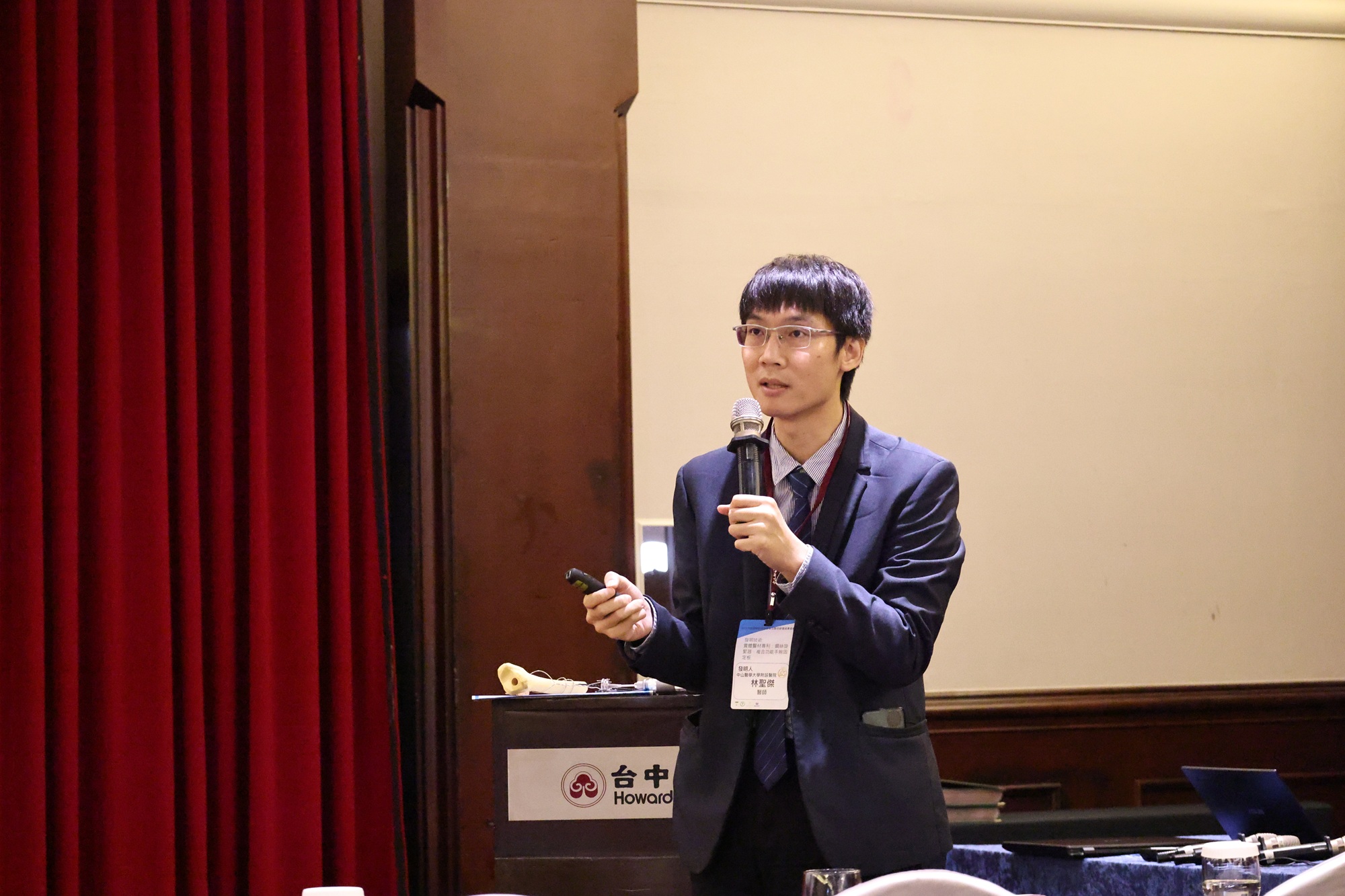 04-中山附醫醫師林聖傑發表鋼絲旋緊器與複合功能手腕固定板兩項發明 - 報新聞 Mega News 04 %E4%B8%AD%E5%B1%B1%E9%99%84%E9%86%AB%E9%86%AB%E5%B8%AB%E6%9E%97%E8%81%96%E5%82%91%E7%99%BC%E8%A1%A8%E9%8B%BC%E7%B5%B2%E6%97%8B%E7%B7%8A%E5%99%A8%E8%88%87%E8%A4%87%E5%90%88%E5%8A%9F%E8%83%BD%E6%89%8B%E8%85%95%E5%9B%BA%E5%AE%9A%E6%9D%BF%E5%85%A9%E9%A0%85%E7%99%BC%E6%98%8E