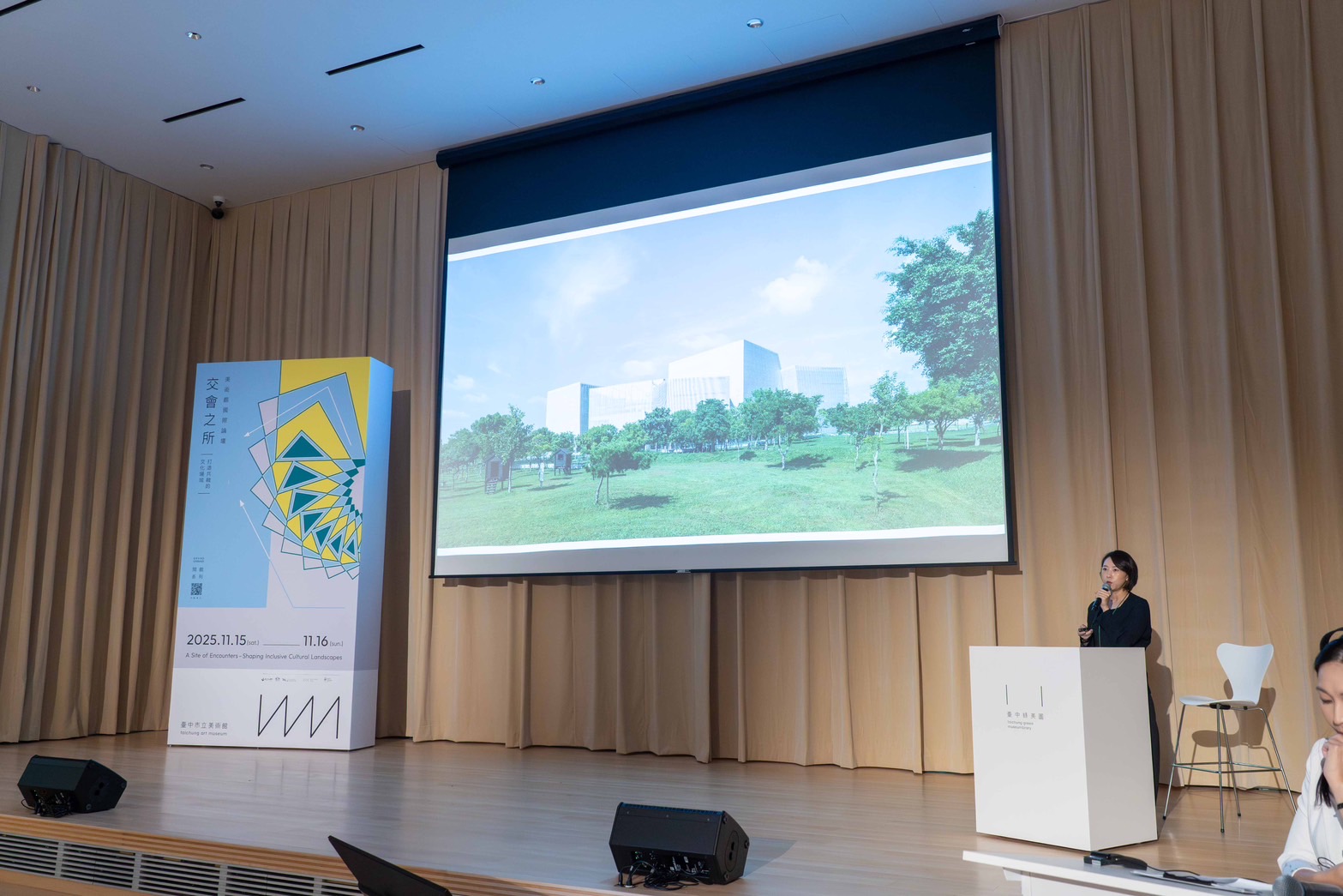 臺中文化治理結構性空洞危機 ? 臺中綠美圖國際論壇鏡像效應 10 %E4%B8%AD%E7%BE%8E%E9%A4%A8%E9%A4%A8%E9%95%B7%E8%B3%B4%E4%BE%9D%E6%AC%A3%E4%BB%8B%E7%B4%B9%E7%B6%A0%E7%BE%8E%E5%9C%96