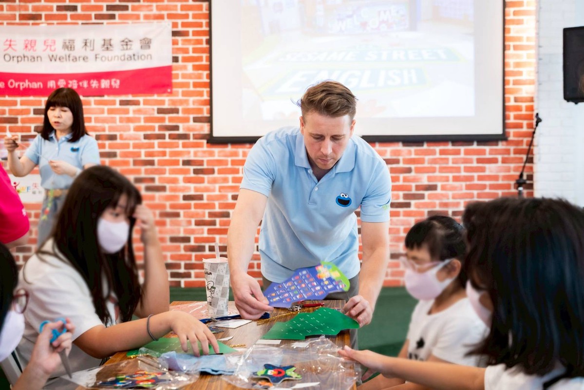 芝麻街美語啟動兒少關懷計畫 以教育與心理陪伴落實企業社會責任 6 7ce2103a dbb3 4633 88cf b076f409b34d 176326428953900758103396490