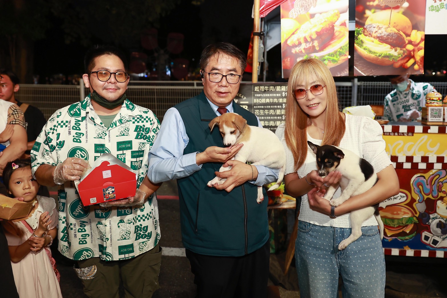 南臺灣最萌寵物派對!JINS《滾草皮音樂祭》吸3千人來野餐 市長黃偉哲探班陪毛孩「滾草皮」 攜中途萌犬逛市集、吃漢 8 1763277809135