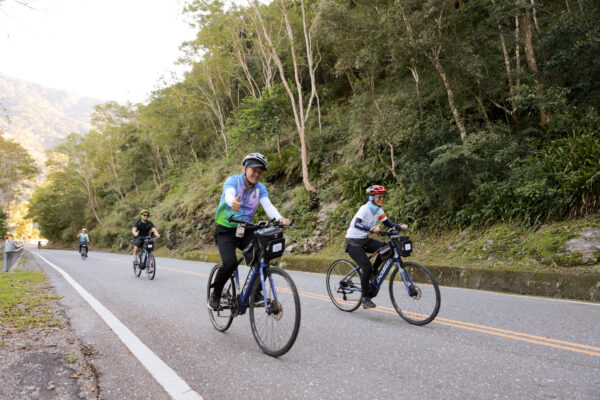 騎遇地球脈動!2025徐行縱谷板塊騎遇自行車活動熱血登場 11 ▲活動結合地質教育與原民文化,以20k、34k路線帶領騎士穿越玉富自行車道與八通關古道,看見花東之美。(圖/花東縱谷國家風景區管理處)