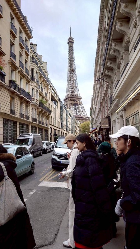 巴黎街頭偶遇鄭芯恩!網友驚呼:「超美」竟是她為思薇爾拍大片 8 214bc73e 3e33 45e6 ac9b 26c52ba8c3b0 176329232526567507806416820