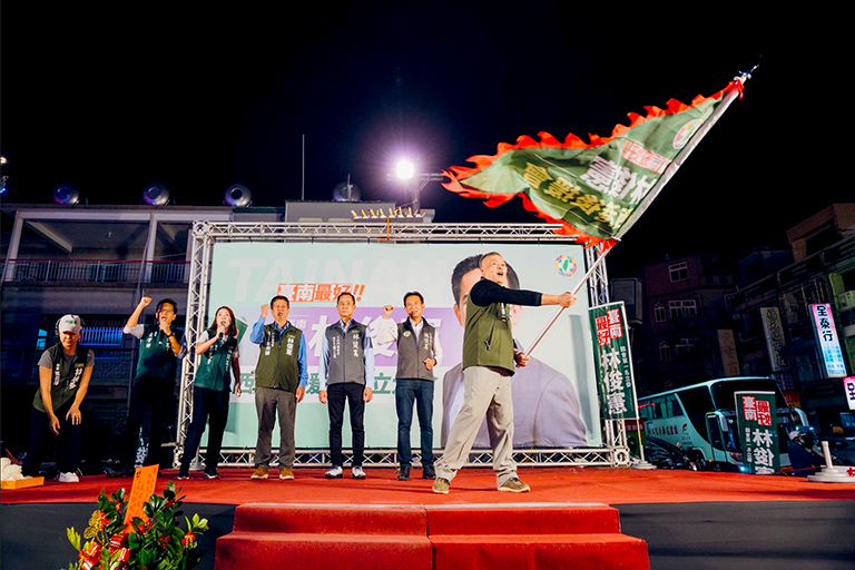 林俊憲西港後援會成立 丹娜絲受災戶現身支持 12 20251116231515 b9f93cc9