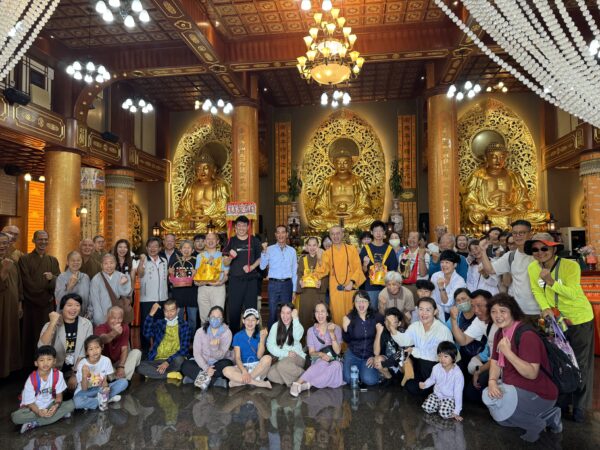 楠西親子健走熱鬧登場 媽祖佛祖同場護佑推反詐教育 8 登過玉山的黑面媽祖與眾神同行健走。