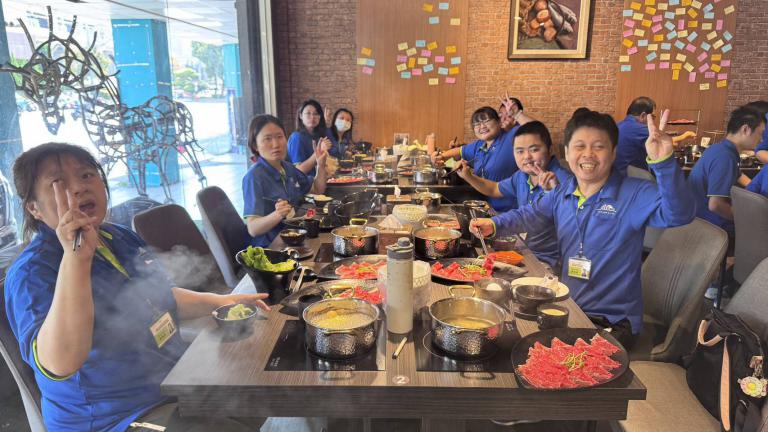 獅友齊聚傳愛心~「天使的幸福中午」 蔬鍋藝鍋物溫馨開席喜樂天使歡樂享用 9 20251117190737 5d69f995