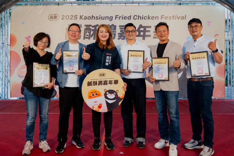 高雄鹹酥雞嘉年華兩日吸客逾12萬 百貨商圈業績成長近五成 8 20251117221431 fc1ae735