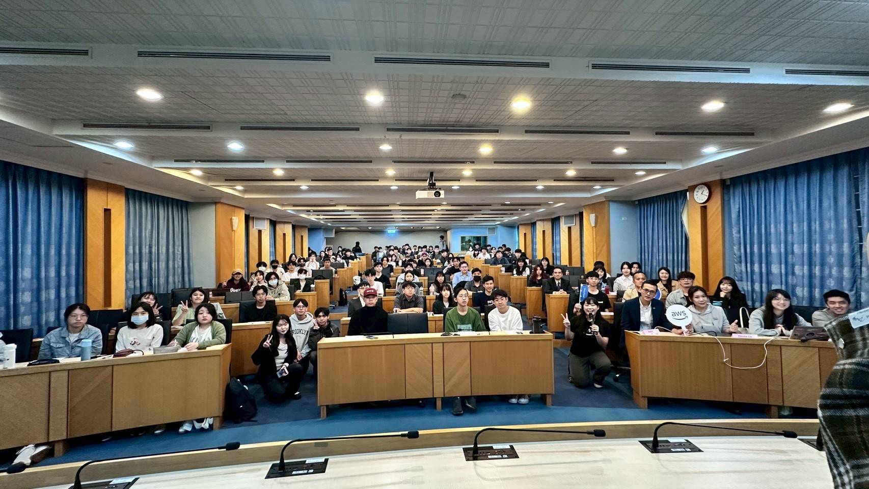 %E5%9C%96%E4%B8%80AWS University Awsome Day%E5%B0%88%E9%A1%8C%E8%AC%9B%E5%BA%A7%E5%A4%A7%E5%90%88%E7%85%A7