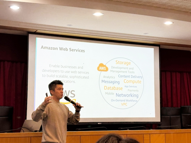 %E5%9C%96%E4%B8%89Turing Space%E5%89%B5%E8%BE%A6%E4%BA%BA%E8%83%A1%E8%80%80%E5%82%91%E9%80%B2%E8%A1%8C%E6%BC%94%E8%AC%9B