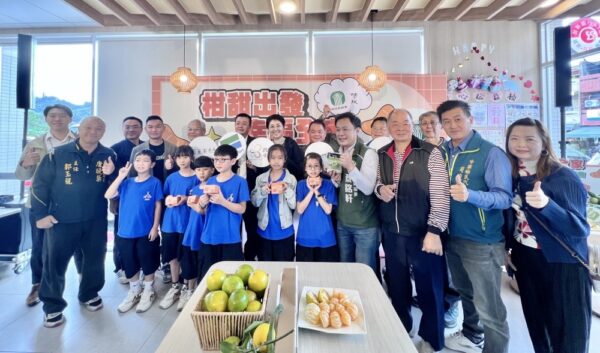 品味南投攜手「全家」推中寮袋裝柑橘香甜上市! 4 20251120003352 18 600x353 1