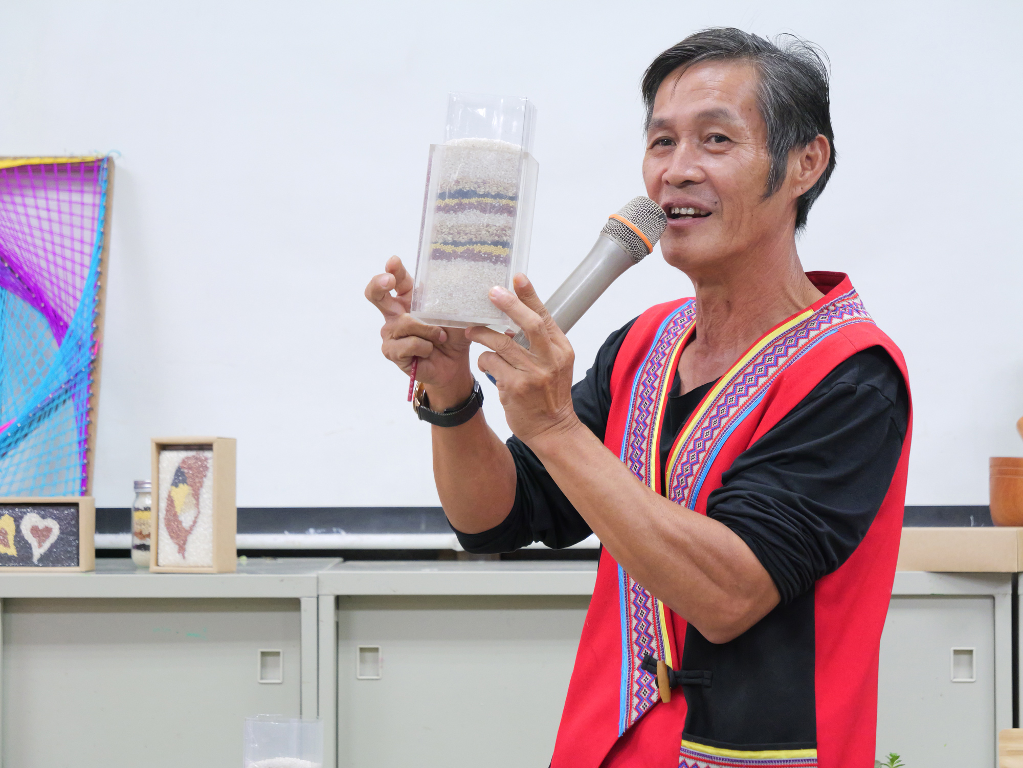 %E7%B9%94%E7%BE%85%E9%83%A8%E8%90%BD%E5%81%89%E5%B3%B0%E8%80%81%E5%B8%AB%E7%A4%BA%E7%AF%84%E7%B1%B3%E5%BD%A9%E7%B9%AA%E4%B8%A6%E8%AC%9B%E8%A7%A3%E7%B1%B3%E7%9A%84%E7%87%9F%E9%A4%8A 2