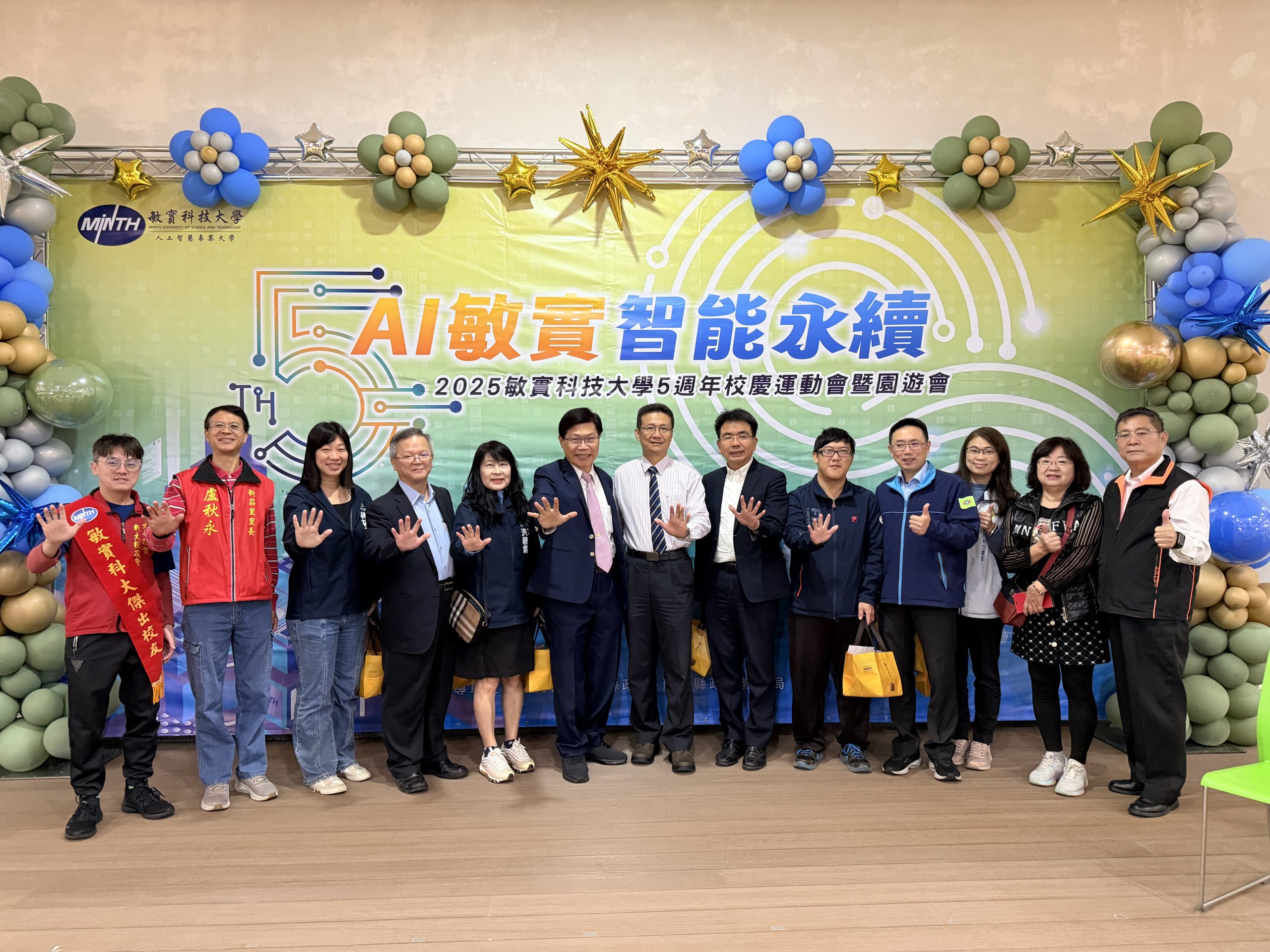 與來合影_0 - 報新聞 Mega News %E8%88%87%E4%BE%86%E5%90%88%E5%BD%B1 0 scaled 1