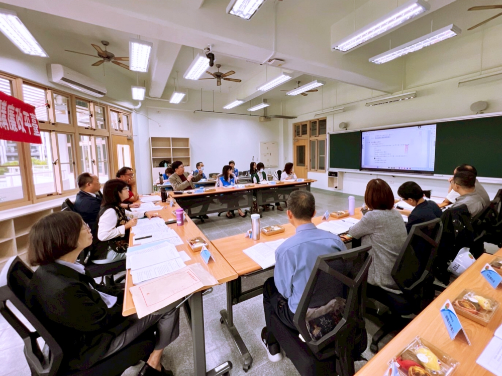 %E5%A4%96%E8%81%98%E5%A7%94%E5%93%A1%E9%99%B3%E8%BC%9D%E7%99%BC%E8%80%81%E5%B8%AB%E7%B5%A6%E4%BA%88%E6%8E%A1%E8%B3%BC%E6%B3%95%E5%B0%88%E6%A5%AD%E6%84%8F%E8%A6%8B Fotor