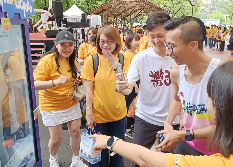 群益證券家庭日現場 - 報新聞 Mega News %E7%BE%A4%E7%9B%8A%E8%AD%89%E5%88%B8%E5%AE%B6%E5%BA%AD%E6%97%A5%E7%8F%BE%E5%A0%B4