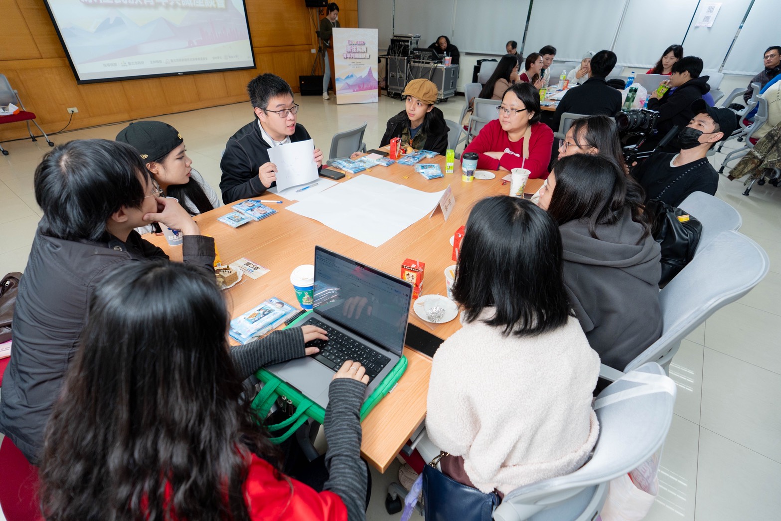 5世界咖啡館 參與式原青對話_0 - 報新聞 Mega News 5%E4%B8%96%E7%95%8C%E5%92%96%E5%95%A1%E9%A4%A8 %E5%8F%83%E8%88%87%E5%BC%8F%E5%8E%9F%E9%9D%92%E5%B0%8D%E8%A9%B1 0