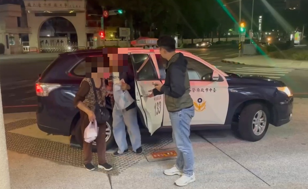 ▲圖說：警方歷經七小時的緊急搜尋，終於找到秦女走失的兒子 （圖／台中市政府 提供）