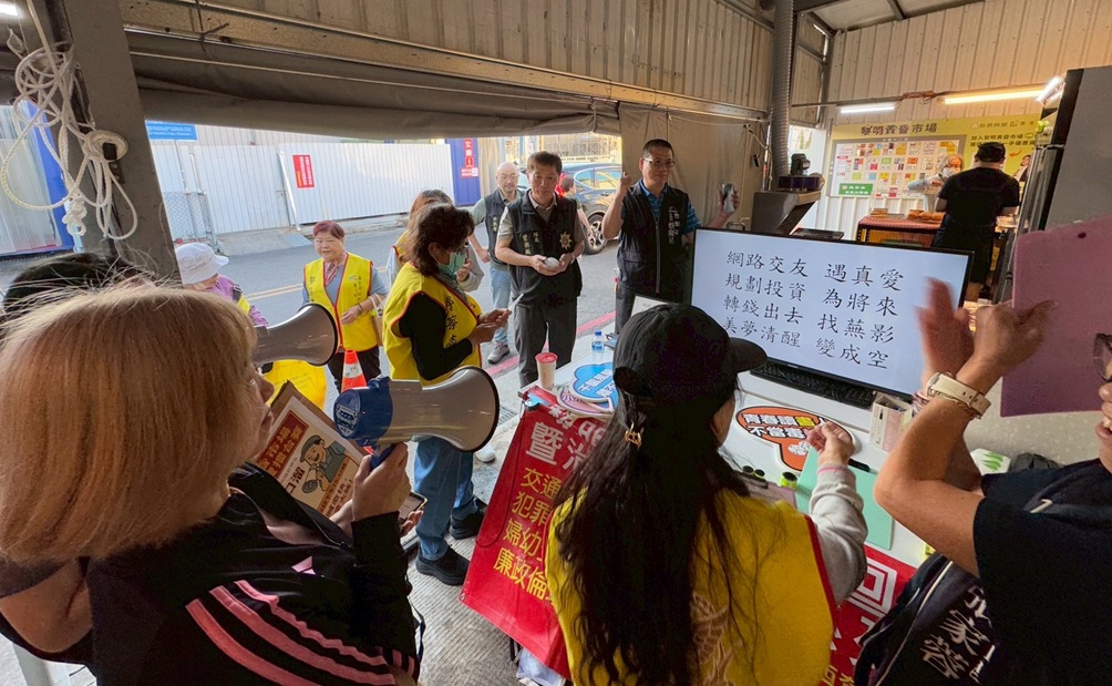 ▲圖說：「防詐順口溜挑戰賽」吸引眾多婆婆媽媽與市民熱情參與，直呼「實在金趣咪！」 （圖／台中市政府 提供）