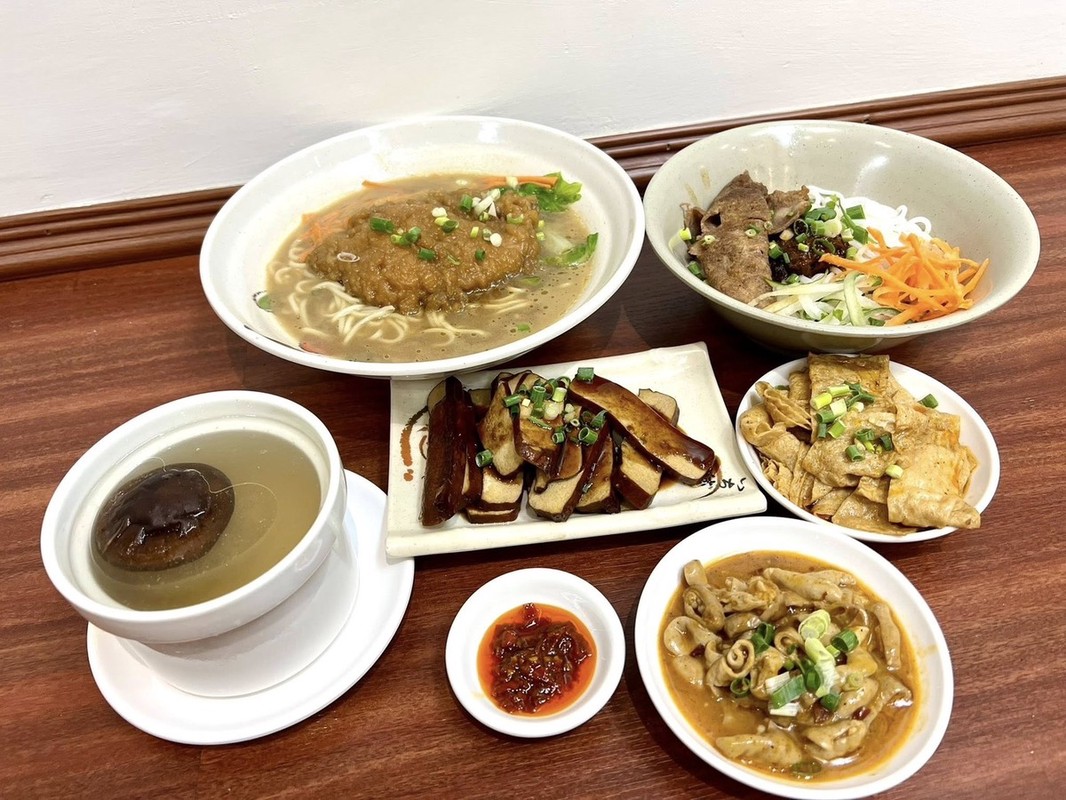 台中西屯牛肉麵必吃!手工麵條Q彈、皮蛋炸醬香濃雙主打 7 595d84d6 b5fc 4c86 8d0d 53648a85321c 176405515276867652001425894