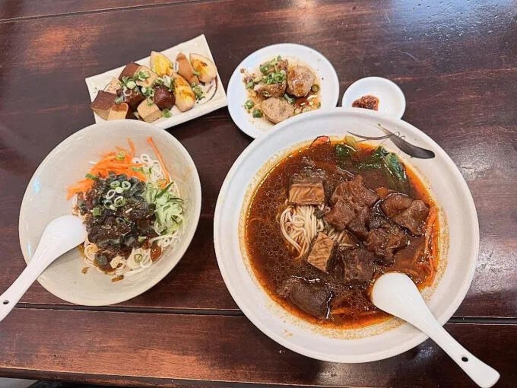 台中西屯牛肉麵必吃!手工麵條Q彈、皮蛋炸醬香濃雙主打 8 595d84d6 b5fc 4c86 8d0d 53648a85321c 176405518402913392409241640
