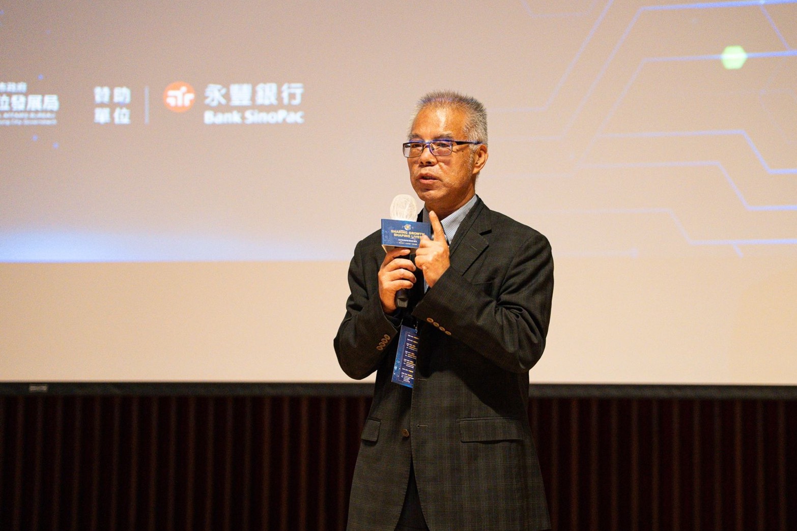 借鏡歐盟日韓標準建構跨領域數位安全網 台中市政府啟動「AI/Deepfake 防詐戰略框架」 14 %E6%B0%B8%E8%B1%90%E9%8A%80%E8%A1%8C%E8%B3%87%E6%B7%B1%E5%89%AF%E7%B8%BD%E7%B6%93%E7%90%86%E6%9D%8E%E7%9B%B8%E8%87%A3%E5%88%86%E4%BA%AB%E9%87%91%E8%9E%8D%E9%98%BB%E8%A9%90%E7%AD%96%E7%95%A5