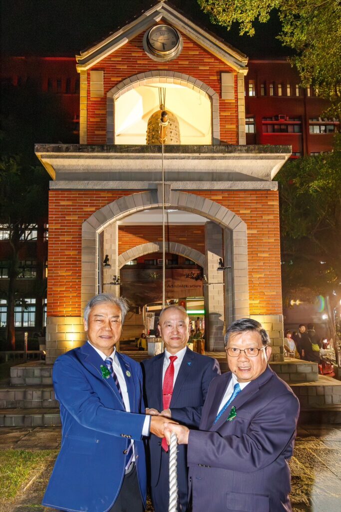 S 31719584 0 683x1024 1