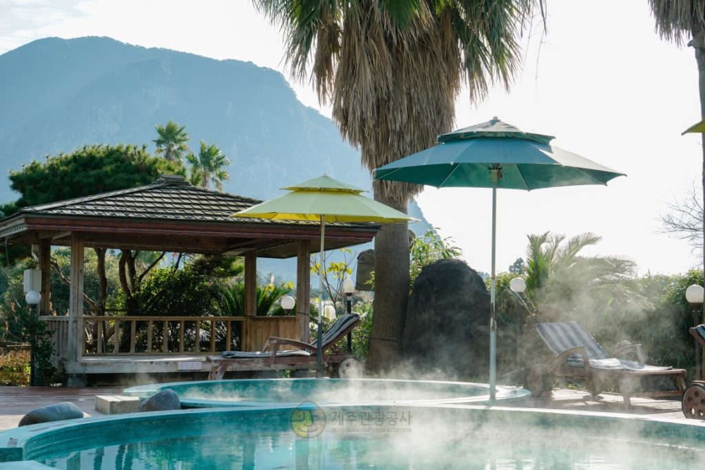 No 250009-3 濟州島 山房山溫泉 來源 Visit Jeju - 報新聞 Mega News No 250009 3 %E6%BF%9F%E5%B7%9E%E5%B3%B6 %E5%B1%B1%E6%88%BF%E5%B1%B1%E6%BA%AB%E6%B3%89 %E4%BE%86%E6%BA%90 Visit Jeju 1024x683 1