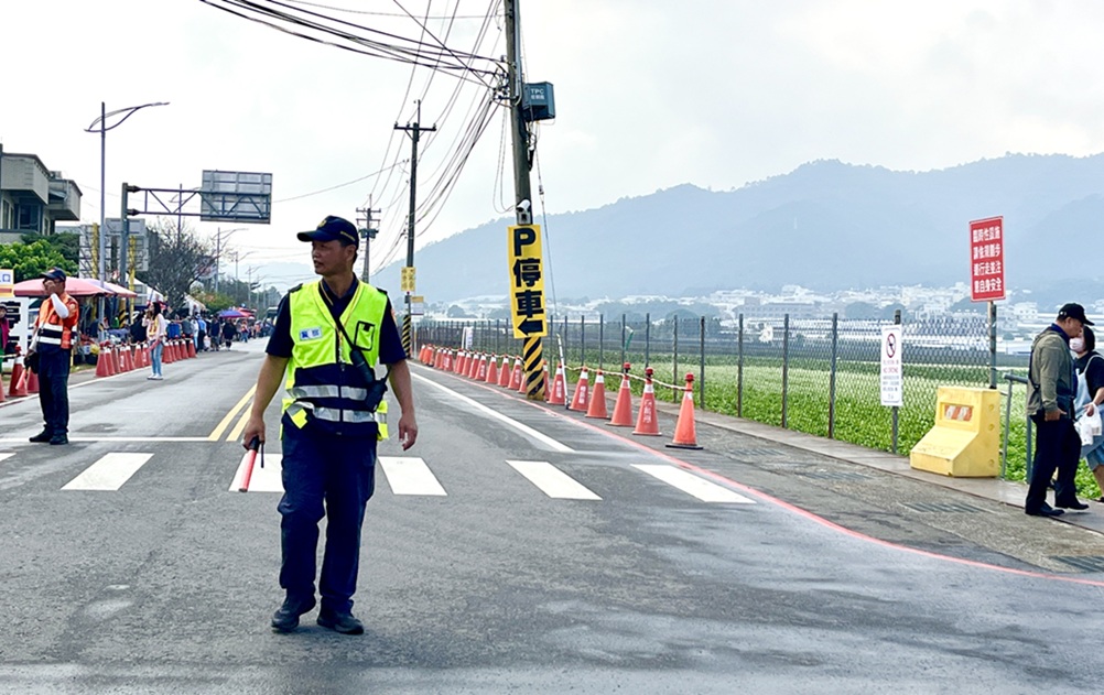 ▲圖說：在警民力努力下，新社的交通狀況維持在可控範圍內，也沒有發生重大交通或治安事件 （圖／台中市政府 提供）