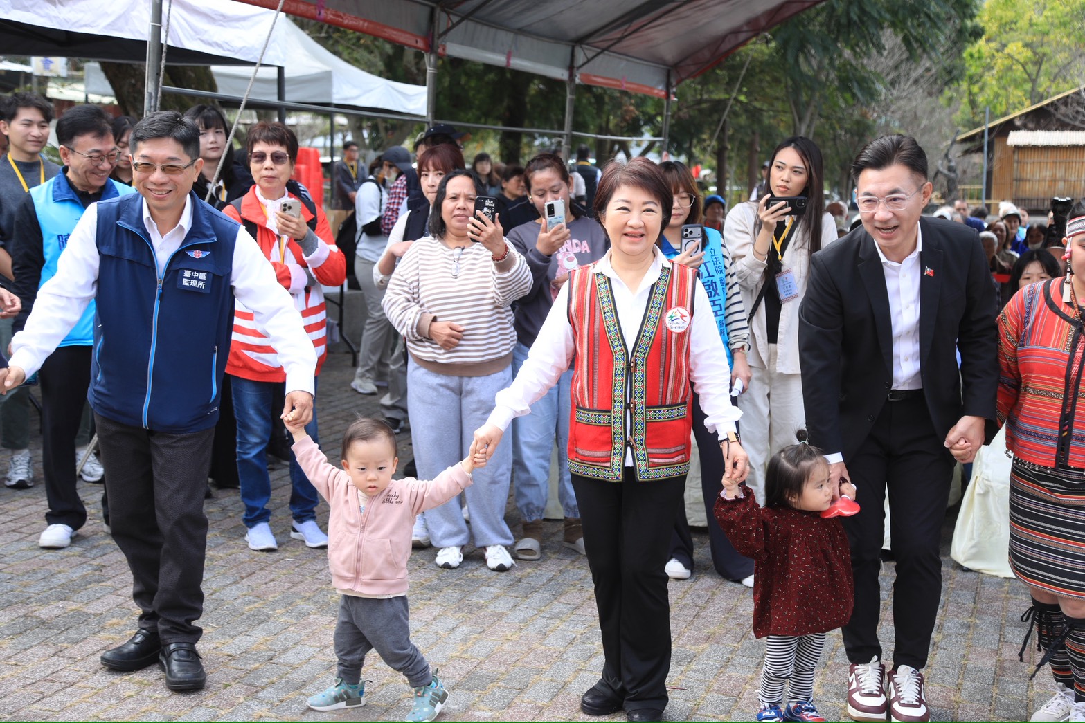 %E5%B8%82%E5%BA%9C%E7%B5%90%E5%90%88%E4%B8%AD%E5%A4%AE %E5%9C%B0%E6%96%B9%E8%88%87%E6%B0%91%E9%96%93%E8%B6%85%E9%81%8E%E5%8D%81%E5%80%8B%E5%96%AE%E4%BD%8D %E6%89%93%E9%80%A0%E7%94%B1%E5%9C%A8%E5%9C%B0%E5%9C%98%E9%AB%94%E7%87%9F%E9%81%8B %E5%8F%AF%E9%A0%90%E7%B4%84%E6%8E%A5%E9%80%81%E7%9A%84%E5%B0%8F%E5%9E%8B%E4%BA%A4%E9%80%9A%E6%9C%8D%E5%8B%99