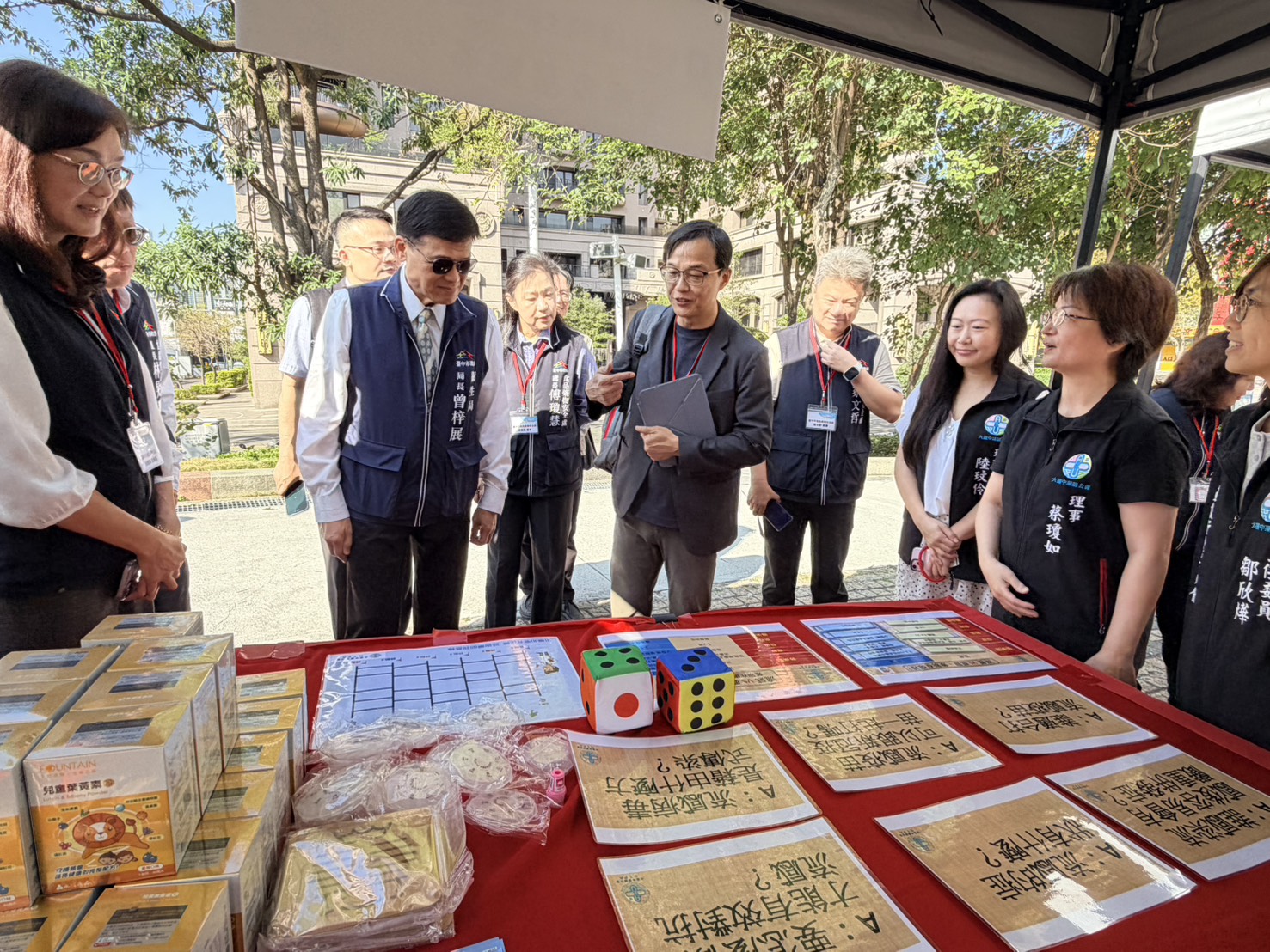 健保署、食藥署、長照署集體失能? 高齡台灣迫切系統性國家級警訊風險 7 %E5%B1%80%E9%95%B7%E8%88%87%E7%BD%B2%E9%95%B7%E8%A6%AA%E8%BA%AB%E9%AB%94%E9%A9%97%E7%94%A8%E8%97%A5%E5%AE%89%E5%85%A8%E8%A1%9B%E6%95%99%E9%81%8A%E6%88%B2 0