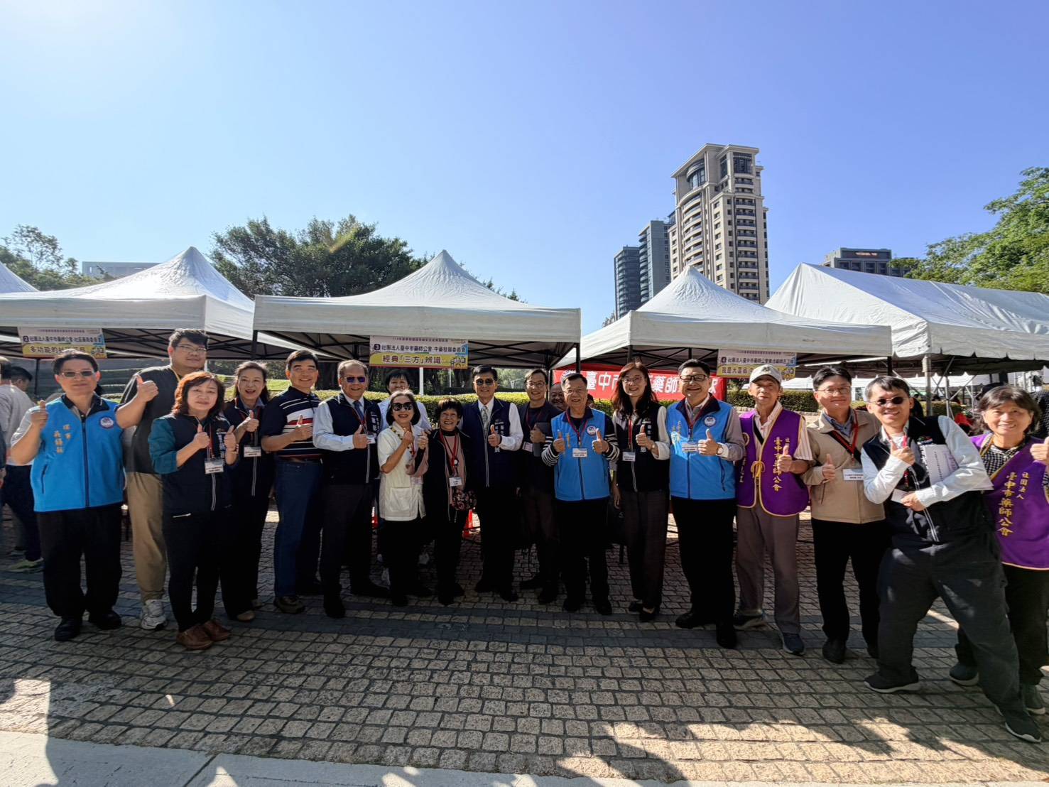 健保署、食藥署、長照署集體失能? 高齡台灣迫切系統性國家級警訊風險 9 %E8%B2%B4%E8%B3%93%E8%88%87%E6%94%A4%E4%BD%8D%E4%BA%BA%E5%93%A1%E5%90%88%E5%BD%B1 0