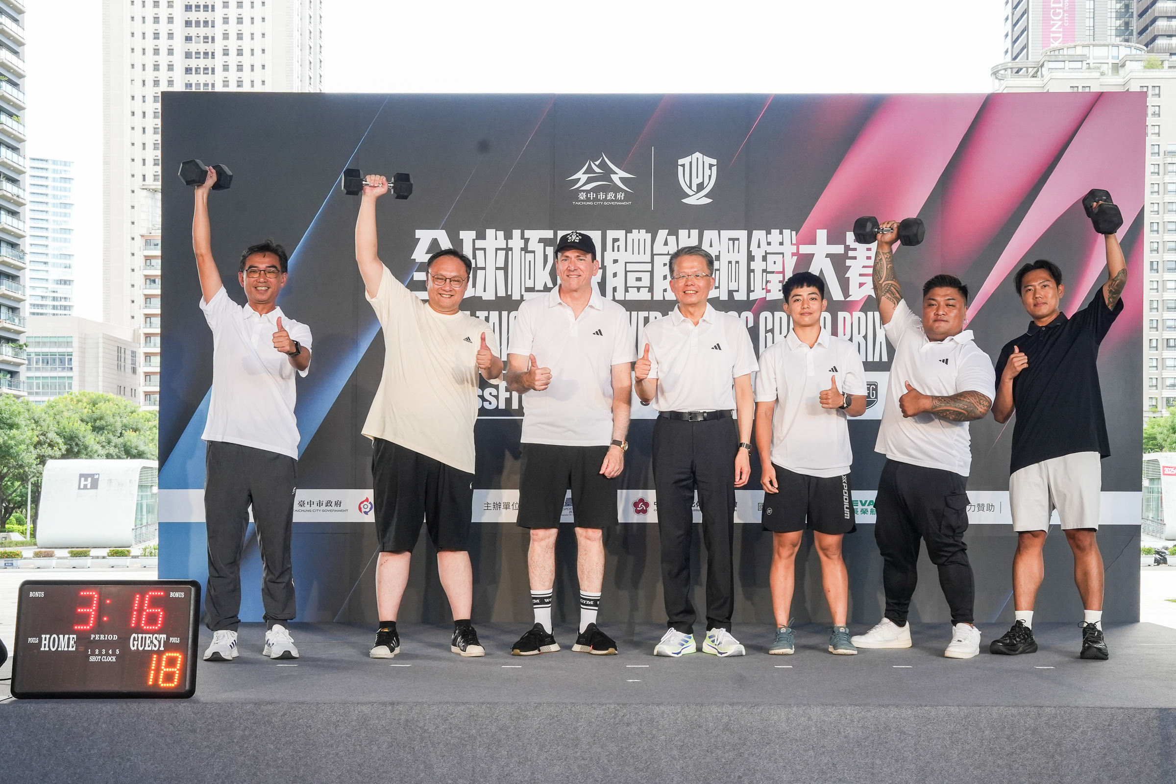 體育治理的結構性危機? 台灣政策失速與台中突圍 12 %E9%84%AD%E5%89%AF%E5%B8%82%E9%95%B7%E8%88%87%E6%B4%8B%E8%94%A5%E6%94%9C%E6%89%8B%E9%A0%98%E8%BB%8D %E8%99%9F%E5%8F%AC%E7%8F%BE%E5%A0%B4%E5%98%89%E8%B3%93%E8%88%87%E9%81%B8%E6%89%8B%E7%B5%84%E9%9A%8A%E5%A0%B1%E5%90%8D %E6%88%90%E7%82%BA%E6%9C%AC%E8%B3%BD%E4%BA%8B %E7%AC%AC%E4%B8%80%E7%B5%84 %E5%8F%83%E8%B3%BD%E9%9A%8A%E4%BC%8D