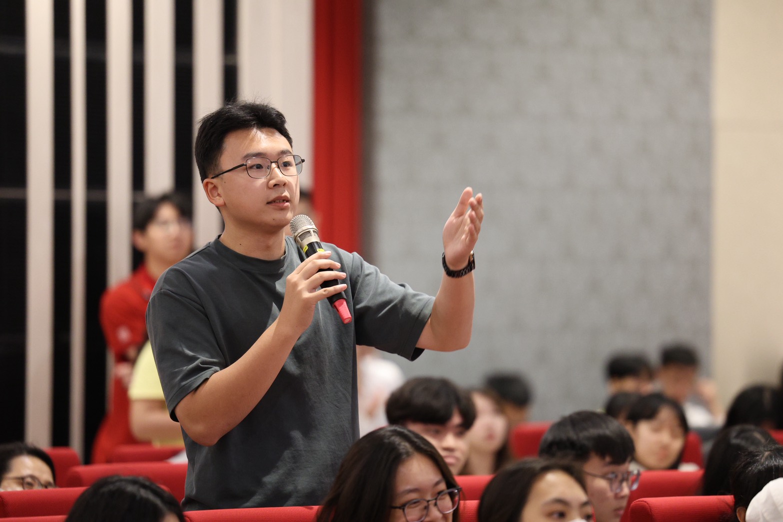 03 %E4%B8%AD%E5%B1%B1%E9%86%AB%E5%A4%A7%E5%AD%B8%E7%94%9F%E6%96%BC%E8%AC%9B%E5%BA%A7%E4%B8%AD%E8%B8%B4%E8%BA%8D%E6%8F%90%E5%95%8F%E8%88%87%E4%BE%AF%E6%96%87%E8%A9%A0%E9%80%B2%E8%A1%8C%E6%B7%B1%E5%BA%A6%E4%BA%A4%E6%B5%81