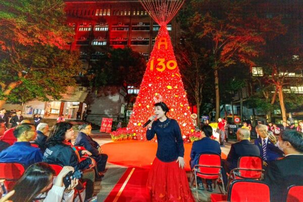 雙春金蛇年最高火紅15米聖誕樹 璀璨國北教大!簡文秀歡唱平安祈福 4 20251130203856 98 600x400 1