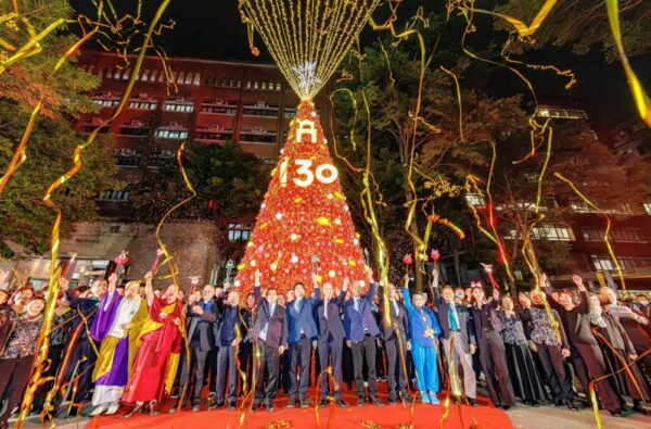 雙春金蛇年最高火紅15米聖誕樹 璀璨國北教大!簡文秀歡唱平安祈福 6 20251130204120 50 600x395 1