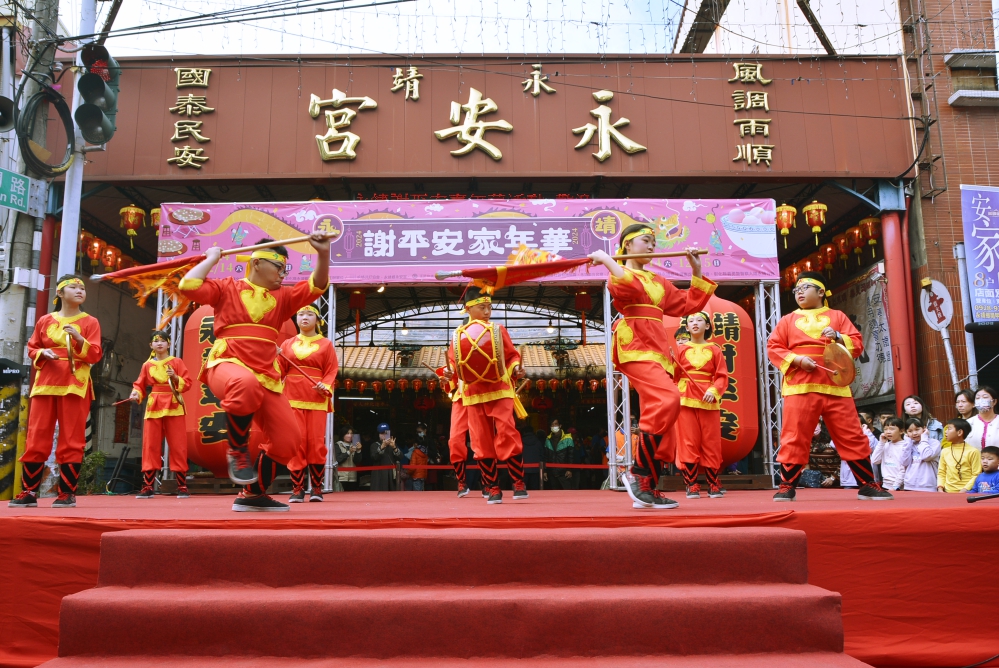 %E6%B0%B8%E9%9D%96%E8%AC%9D%E5%B9%B3%E5%AE%89%E5%AE%B6%E5%B9%B4%E8%8F%AF%E5%8D%B3%E5%B0%87%E7%99%BB%E5%A0%B4%E6%AF%8F%E5%B9%B4%E9%83%BD%E6%9C%89%E7%B2%BE%E5%BD%A9%E8%A1%A8%E6%BC%94%E5%9C%A8%E6%B0%B8%E5%AE%89%E5%AE%AE%E5%89%8D%E7%82%92%E7%86%B1%E6%B4%BB%E5%8B%95%E6%B0%A3%E6%B0%9B%E9%82%80%E8%AB%8B%E5%A4%A7%E5%AE%B6%E4%B8%80%E8%B5%B7%E5%88%B0%E6%B0%B8%E9%9D%96%E5%91%B7%E5%B9%B3%E5%AE%89%E6%8B%9C%E5%B9%B3%E5%AE%89%E9%A0%82%E6%96%B0%E5%92%8C%E5%BE%B7%E6%96%87%E6%95%99%E5%9F%BA%E9%87%91%E6%9C%83 Fotor