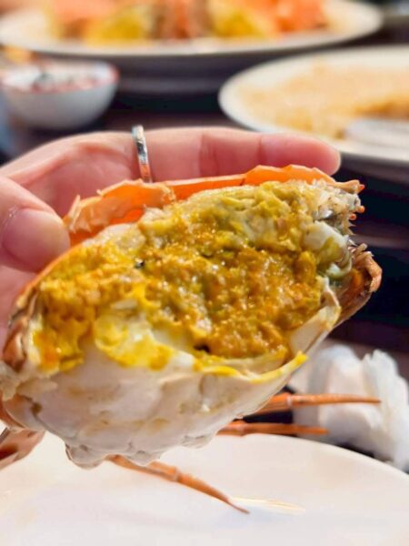 呷味鮮處女蟳|台北處女蟳天花板!蟹黃爆量、海鮮新鮮度驚人,一開桌就知道為什麼一位難求 8 圖/周含鍾